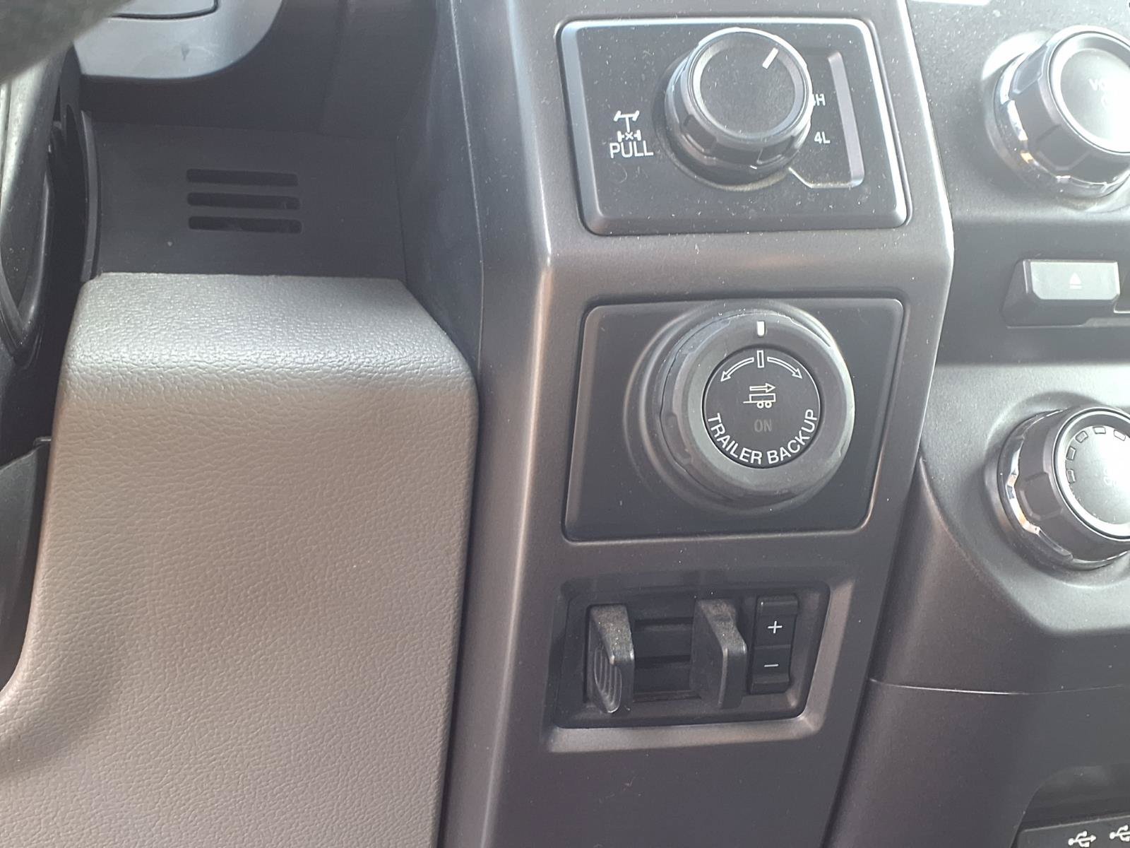 Certified Used 2018 Magnetic Metallic Ford XLT image 4