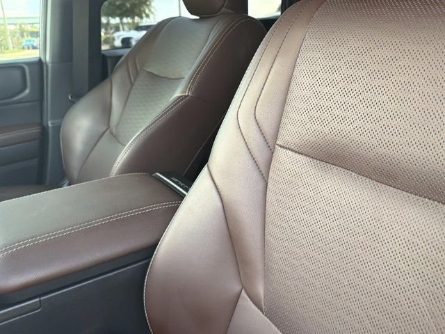 Used 2025  Toyota Base image 21