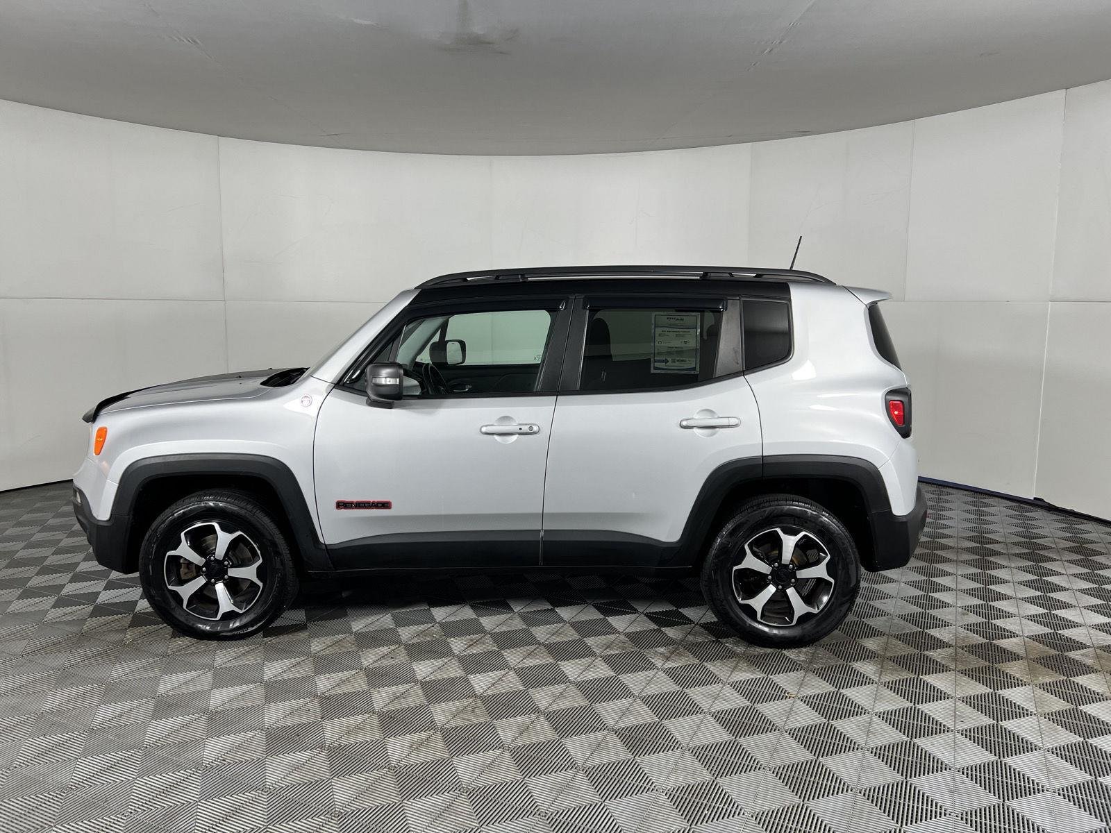 Used 2021 Glacier Metallic Clearcoat Jeep Trailhawk image 9