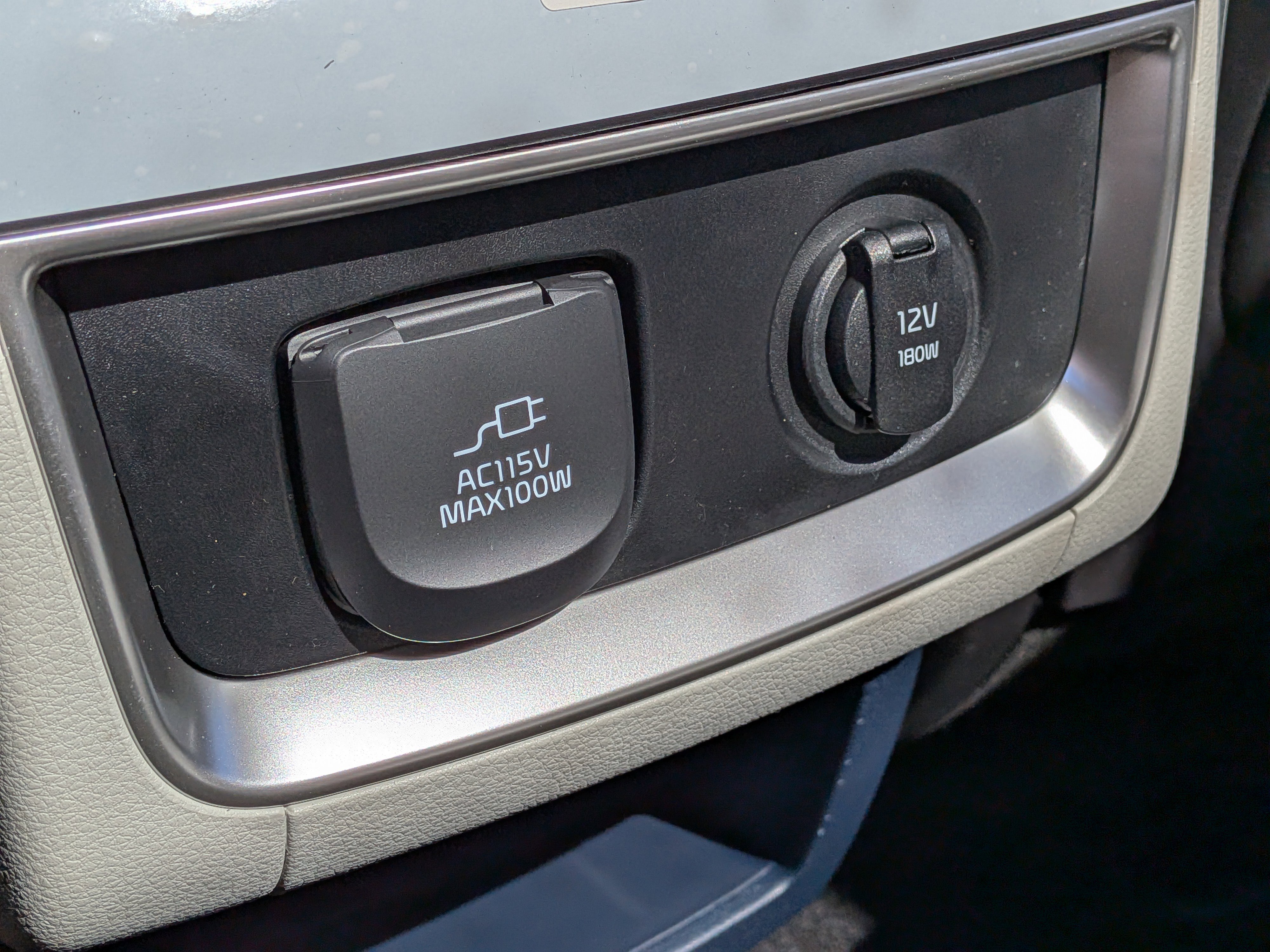New 2026 Ceramic Silver Kia SX image 19