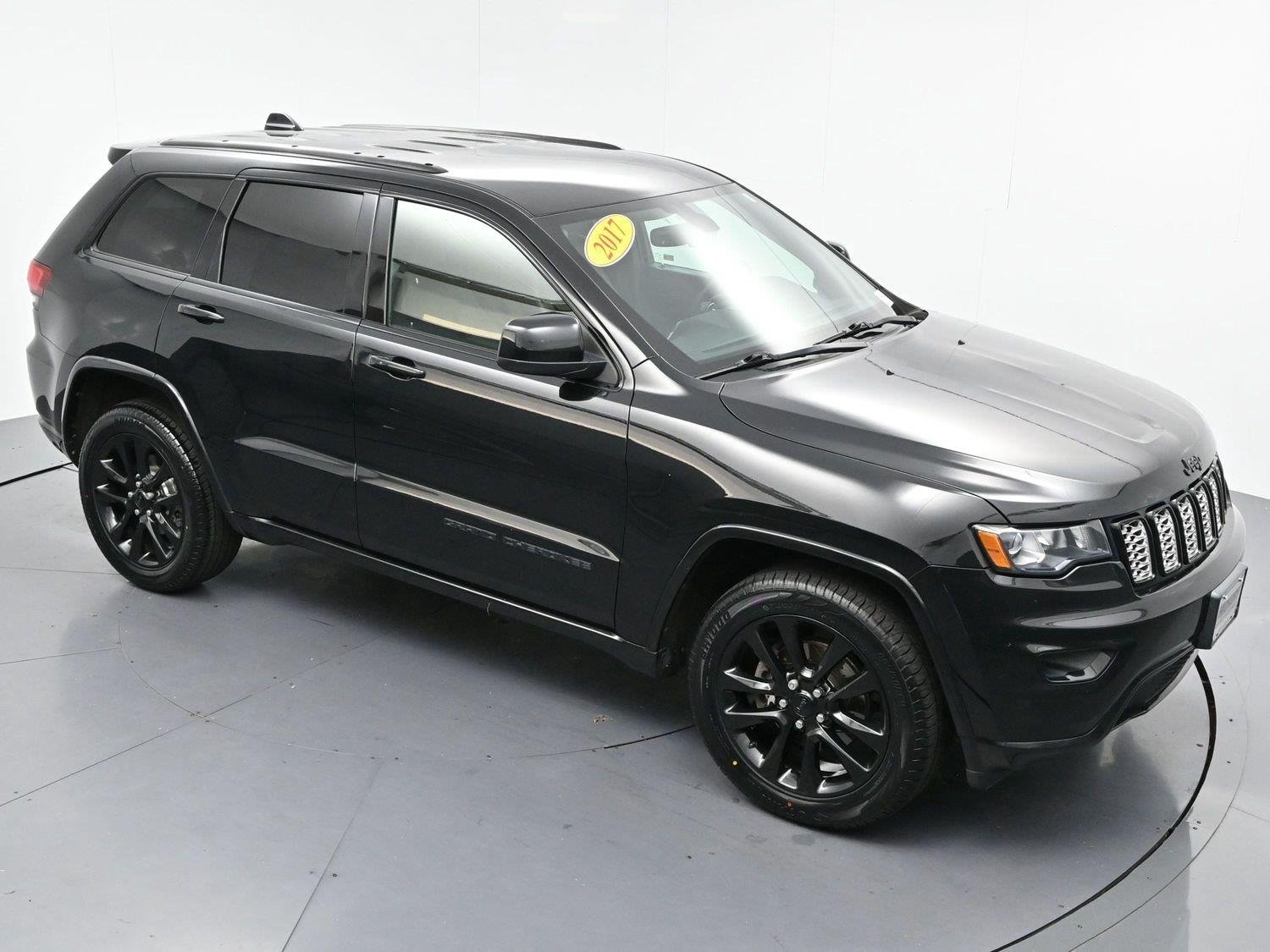 Used 2017 Diamond Black Crystal Pearlcoat Jeep Altitude image 39