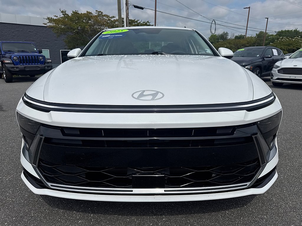 Used 2025 Serenity White Hyundai SEL image 2
