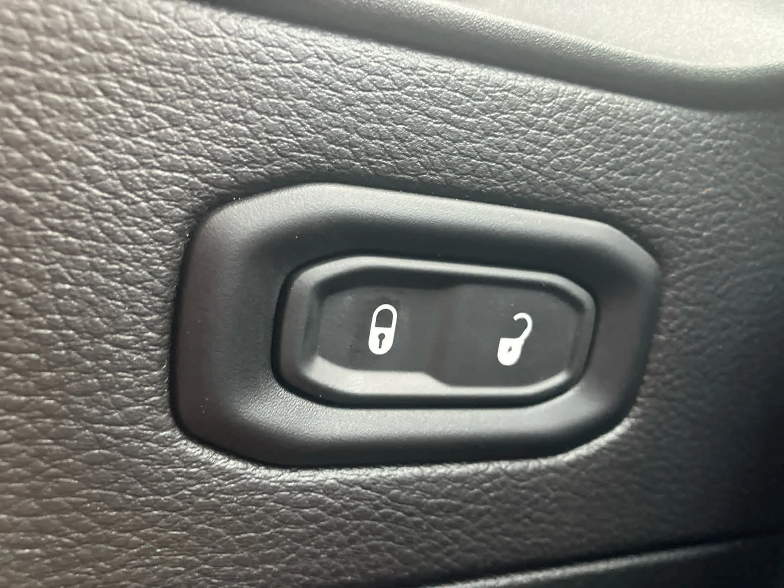 Used 2023 Sting-Gray Clearcoat Jeep Sahara image 14