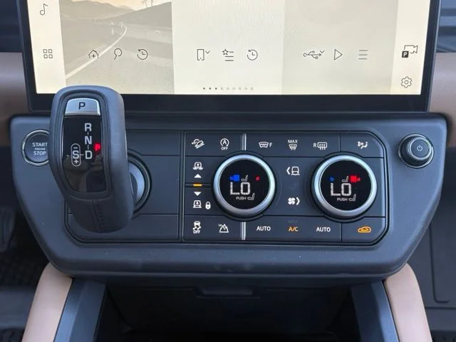 New 2026 Woolstone Green Land Rover X-Dynamic SE image 34