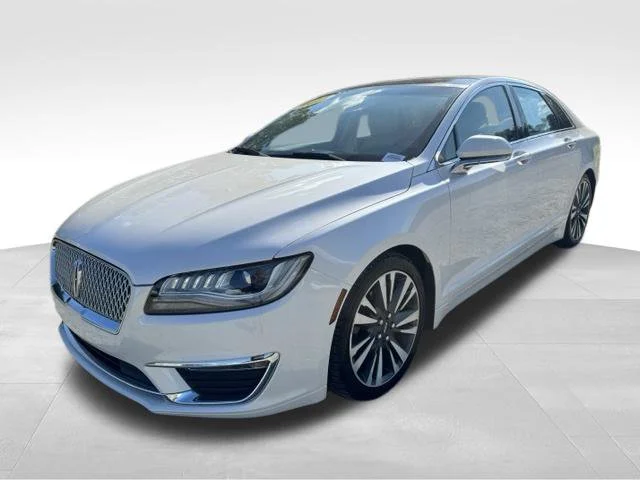 Used 2017 White Lincoln Reserve image 3
