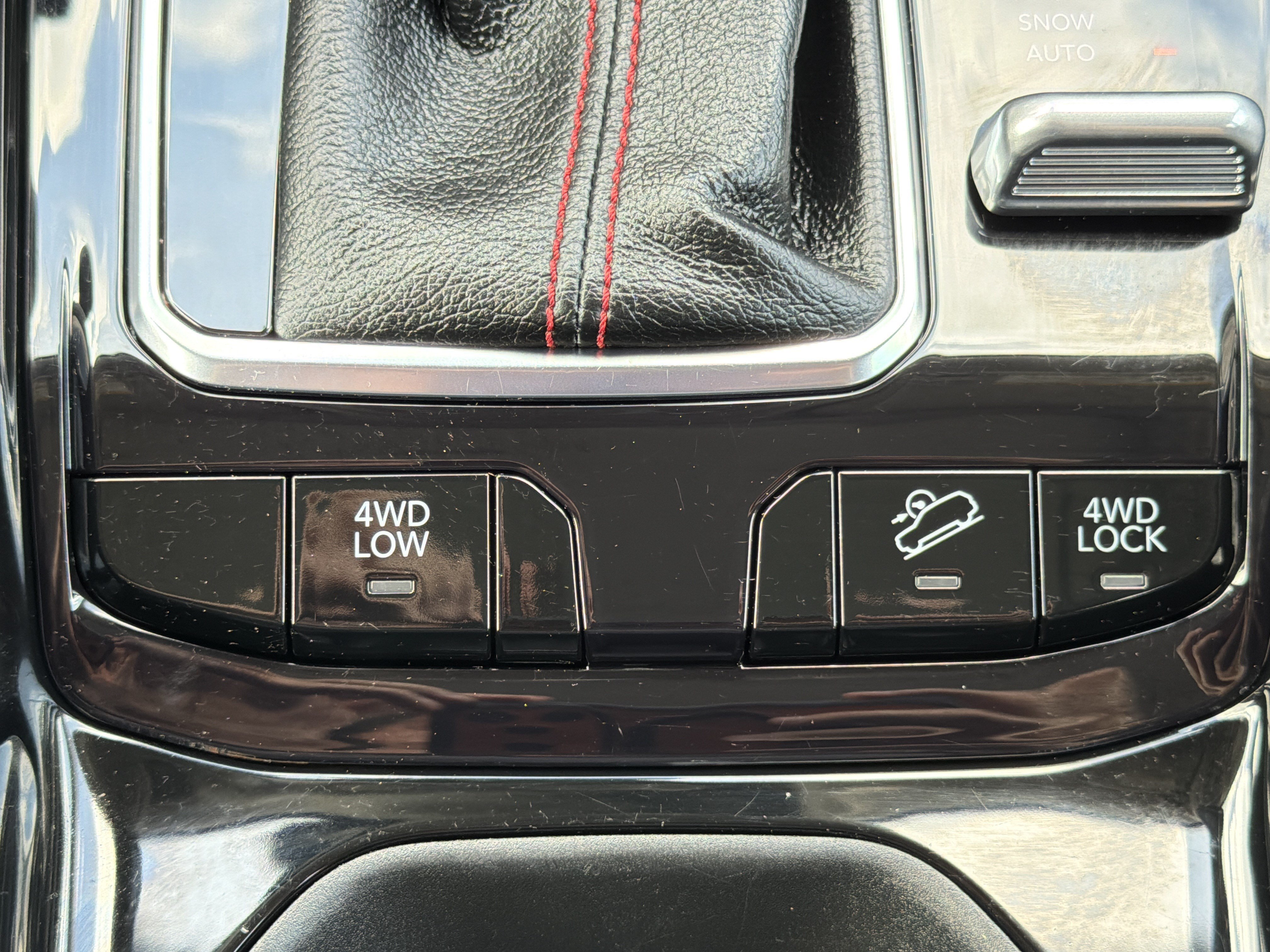 Used 2022 Billet Silver Metallic Clearcoat Jeep Trailhawk image 10