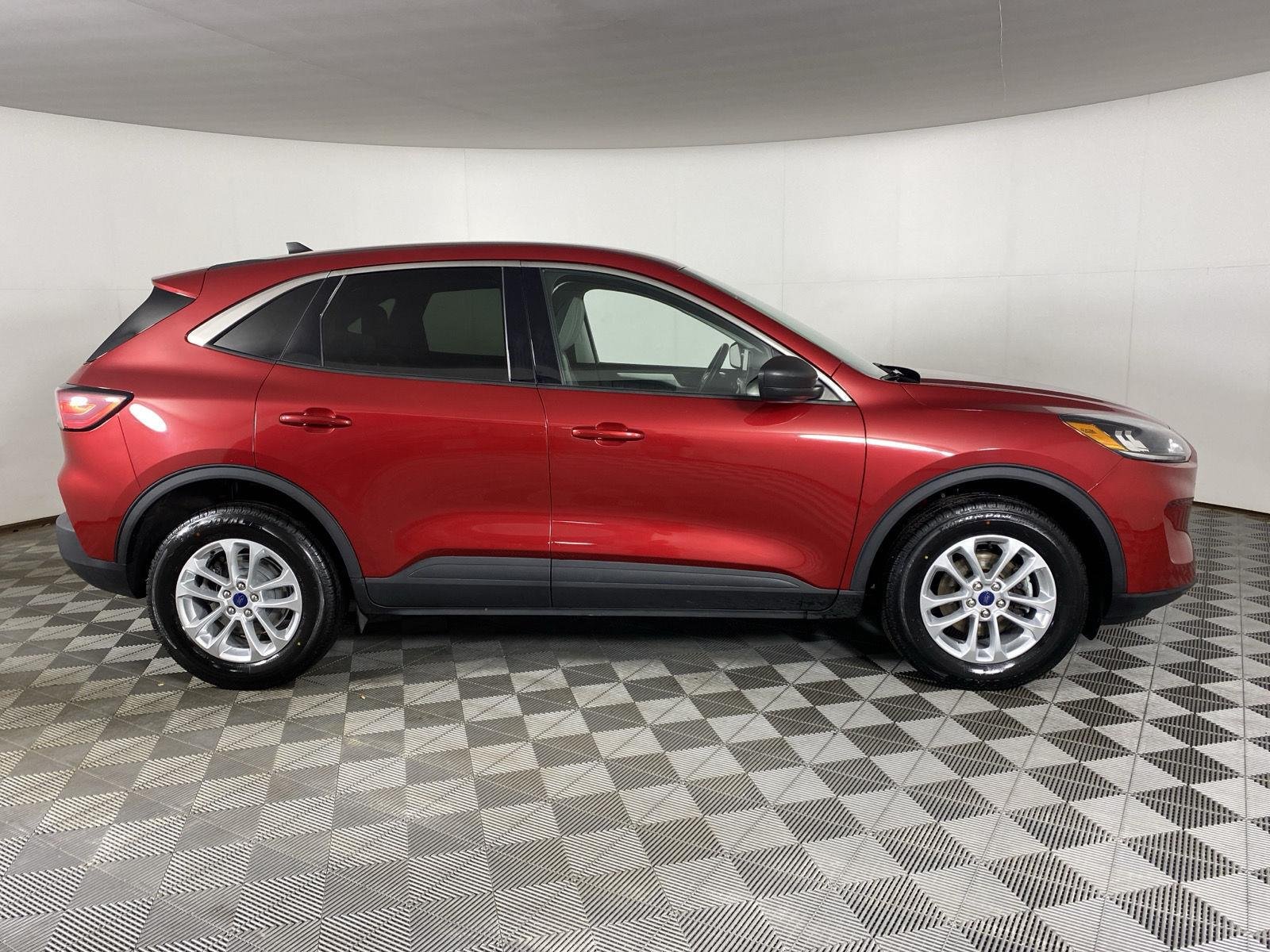 Used 2022 Rapid Red Metallic Tinted Clearcoat Ford  image 11
