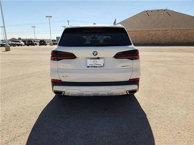 Used 2025 Alpine White BMW xDrive50e All-Wheel Drive Sports Activity Vehicle image 3