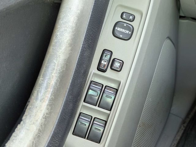 Used 2006  Toyota Limited image 20