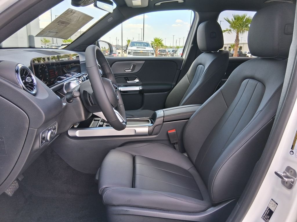 New 2026 Polar White Mercedes-Benz GLB 250 image 19