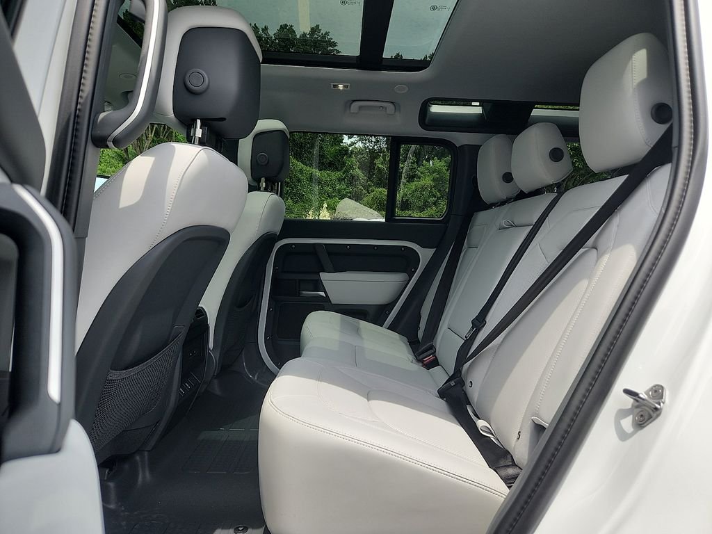 New 2026 Fuji White Land Rover S image 5