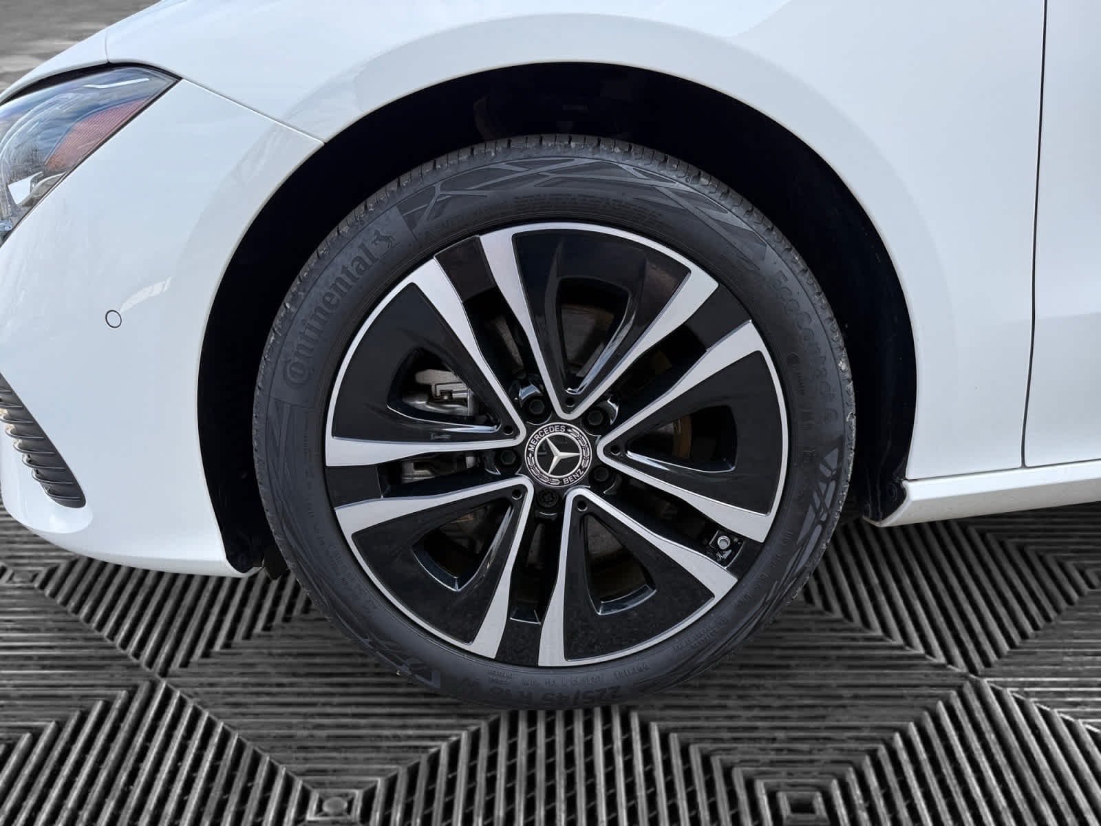 Certified Used 2025 Polar White Mercedes-Benz CLA 250 image 9