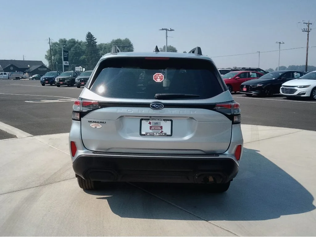 Certified Used 2025 Ice Silver Metallic Subaru Premium image 4