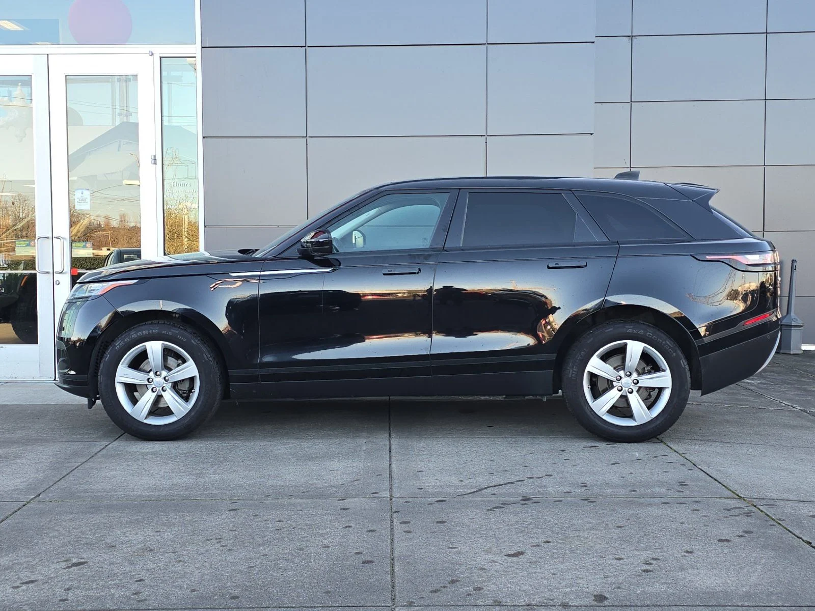 Used 2020 Black Land Rover S image 6