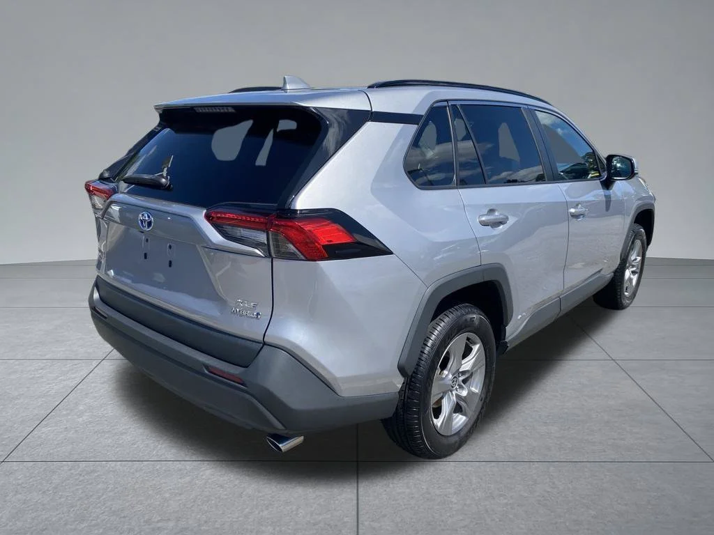 Used 2022 Silver Toyota XLE image 15