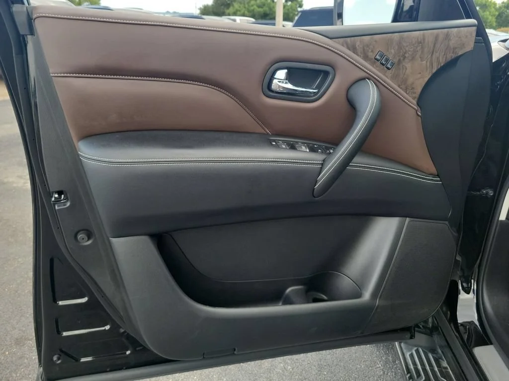 Used 2023 Black INFINITI PREMIUM SELECT image 23
