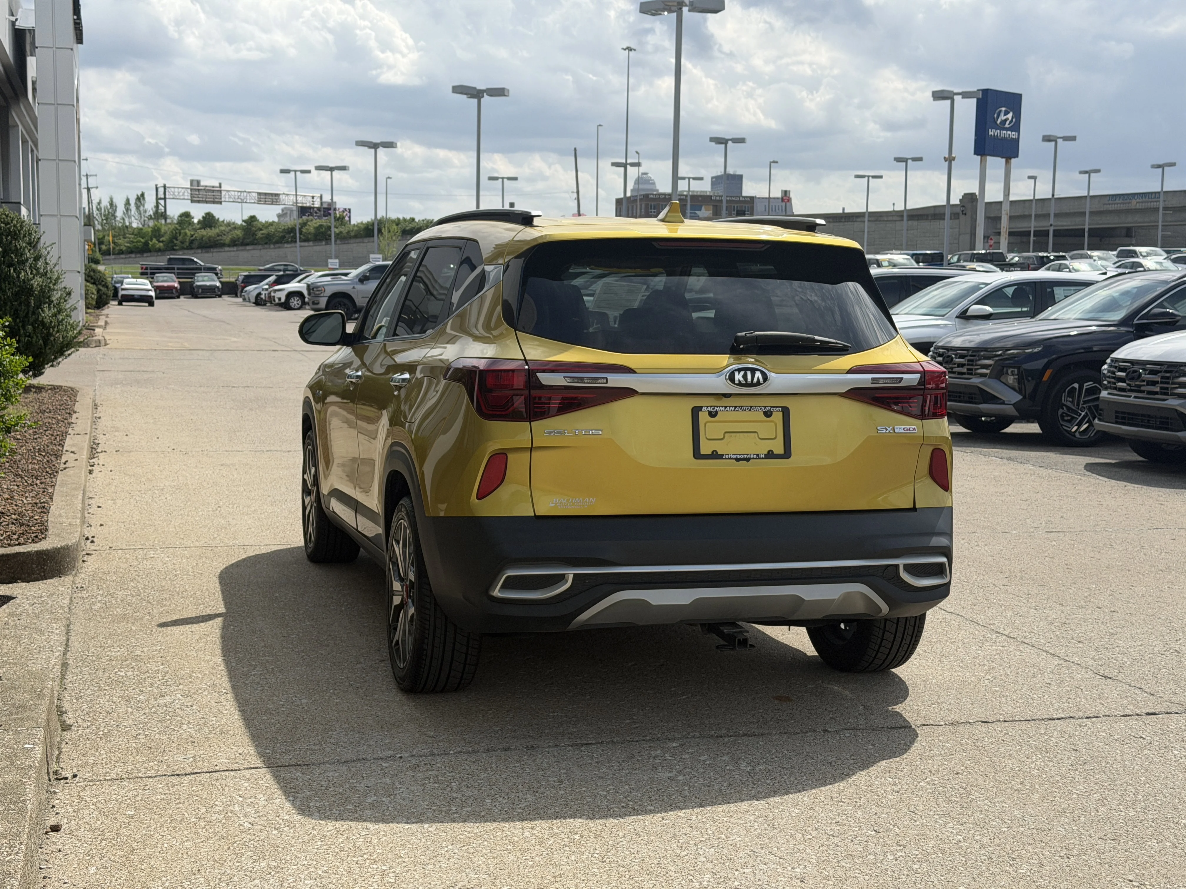 Used 2021 Starbright Yellow Kia SX image 7