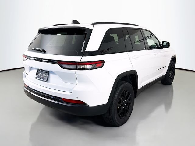 Used 2024 White Jeep Altitude image 7