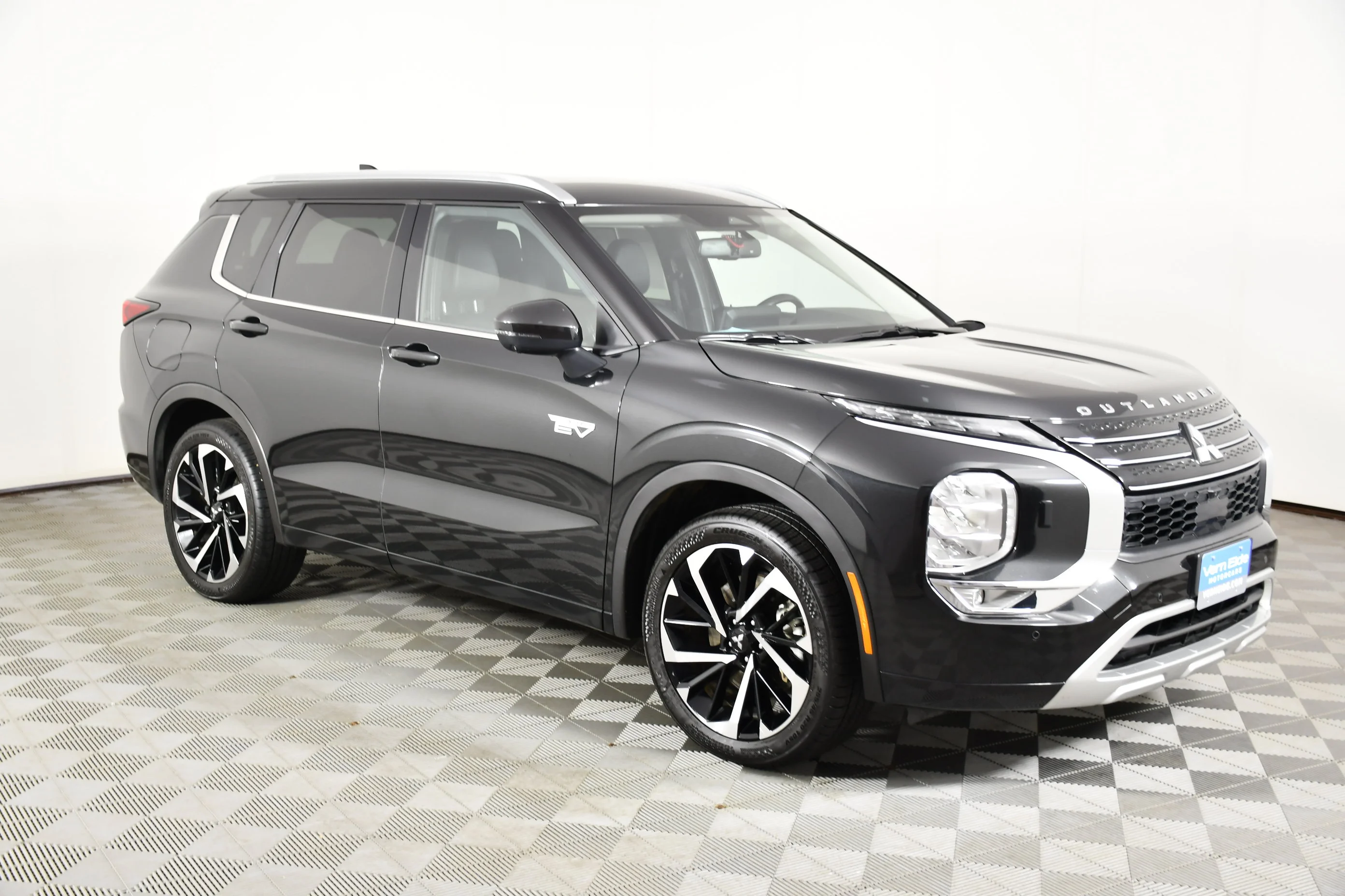 Certified Used 2024 Black Diamond Mitsubishi SEL image 4
