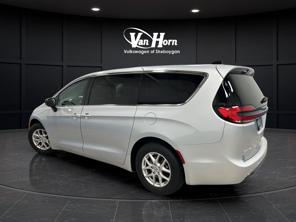 Used 2024 Silver Mist Clearcoat Chrysler Touring L image 5