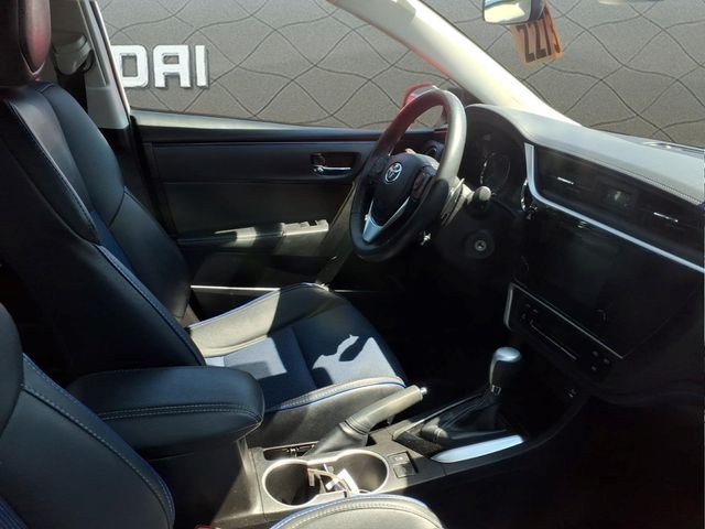 Used 2018 White Toyota SE image 10