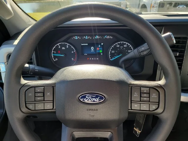 New 2027 Oxford White Ford XL 4WD CREW CAB image 25