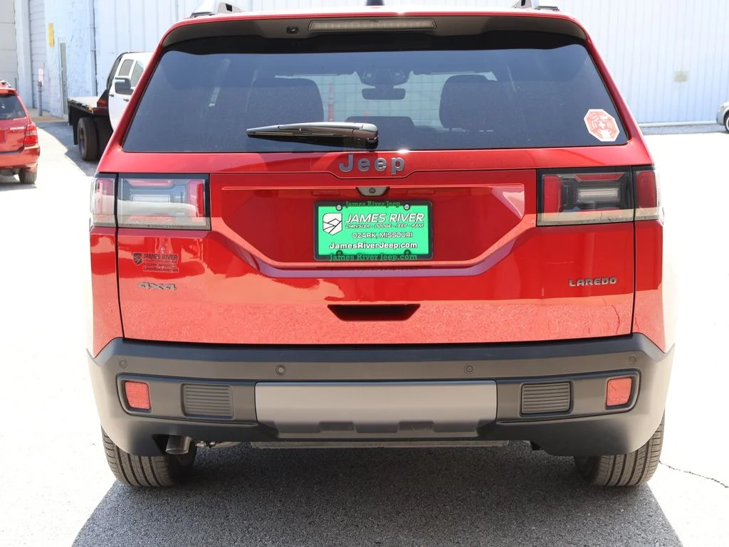New 2026 Red Hot Pearl-Coat Exterior Paint Jeep Laredo image 4