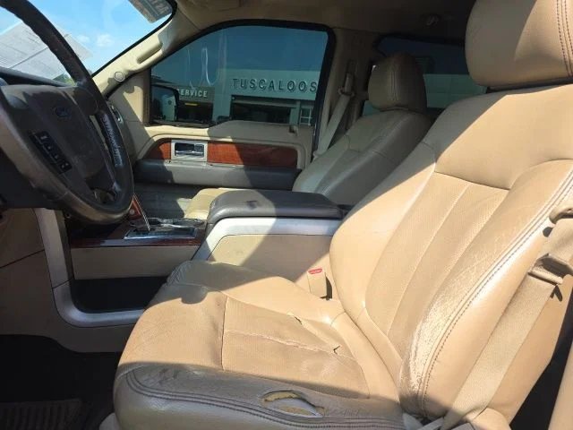 Used 2010 White Ford Lariat image 9