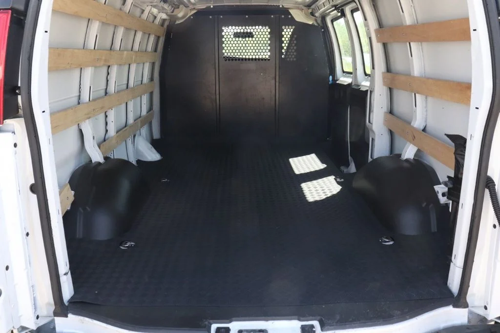 Used 2024 White GMC Work Van image 22
