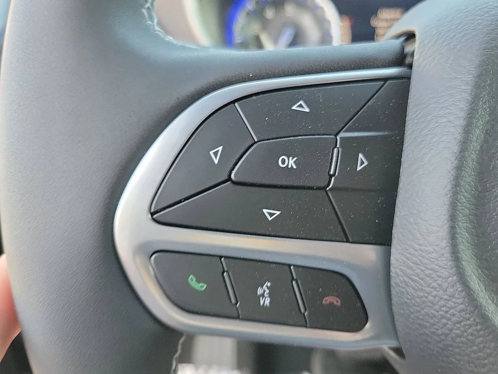 2025 Chrysler Voyager LX - Photo 5