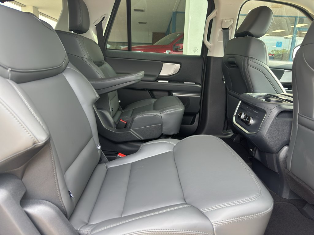 New 2027 Star White Metallic Tri-Coat Ford Active image 32
