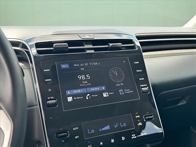 Used 2023 White Hyundai SEL image 29