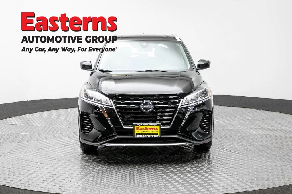 Used 2023 Black Nissan SV image 2
