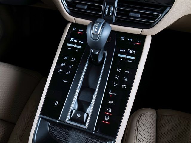 2025 Porsche Macan Base - Photo 18