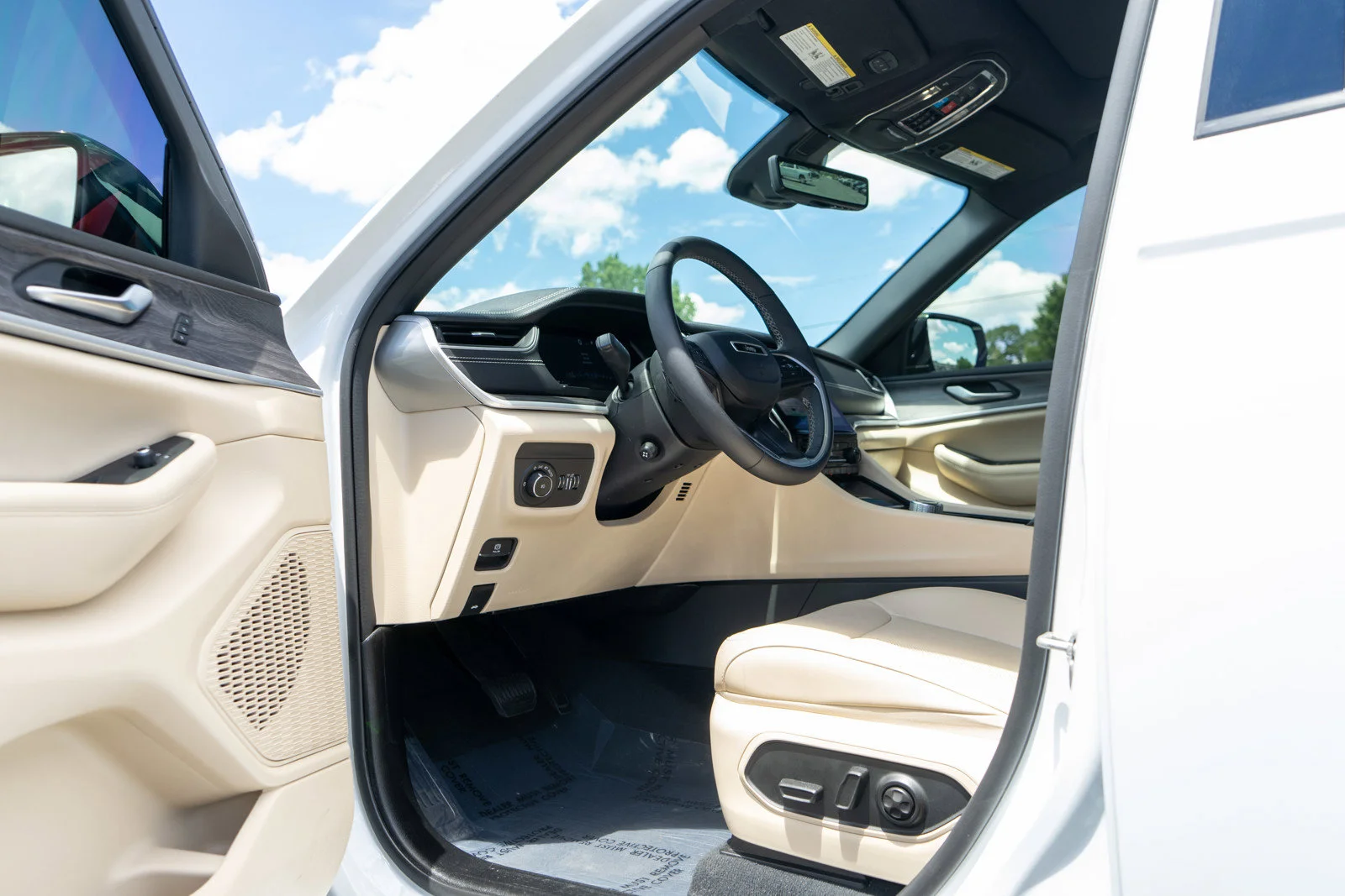 Used 2023 Bright White Clearcoat Jeep Limited image 14