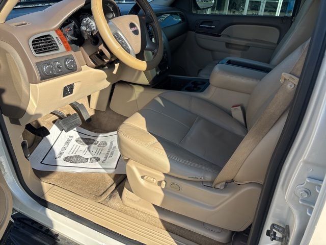 Used 2012 White GMC SLT image 24