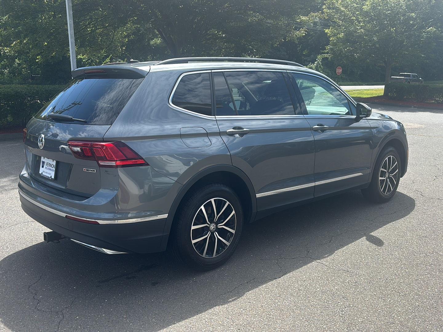 Used 2021 Platinum Gray Metallic Volkswagen SE image 6