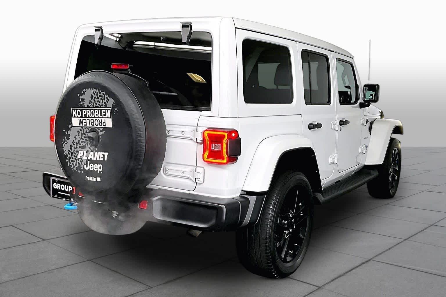 Used 2022 Bright White Clearcoat Jeep Unlimited Sahara image 12