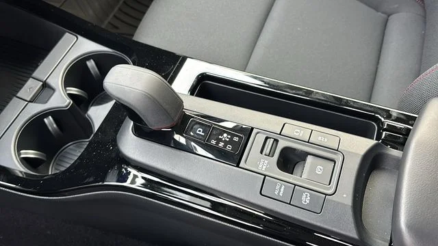 2026 Toyota Prius Plug-in Hybrid SE - Photo 23