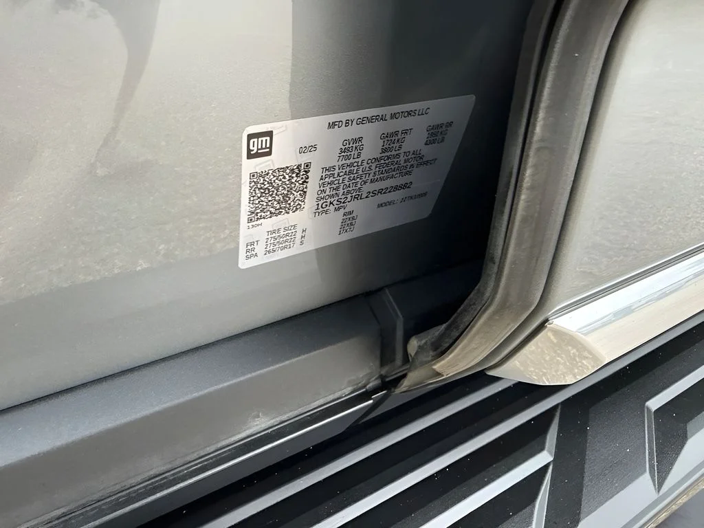 Used 2025 Silver GMC Denali image 44