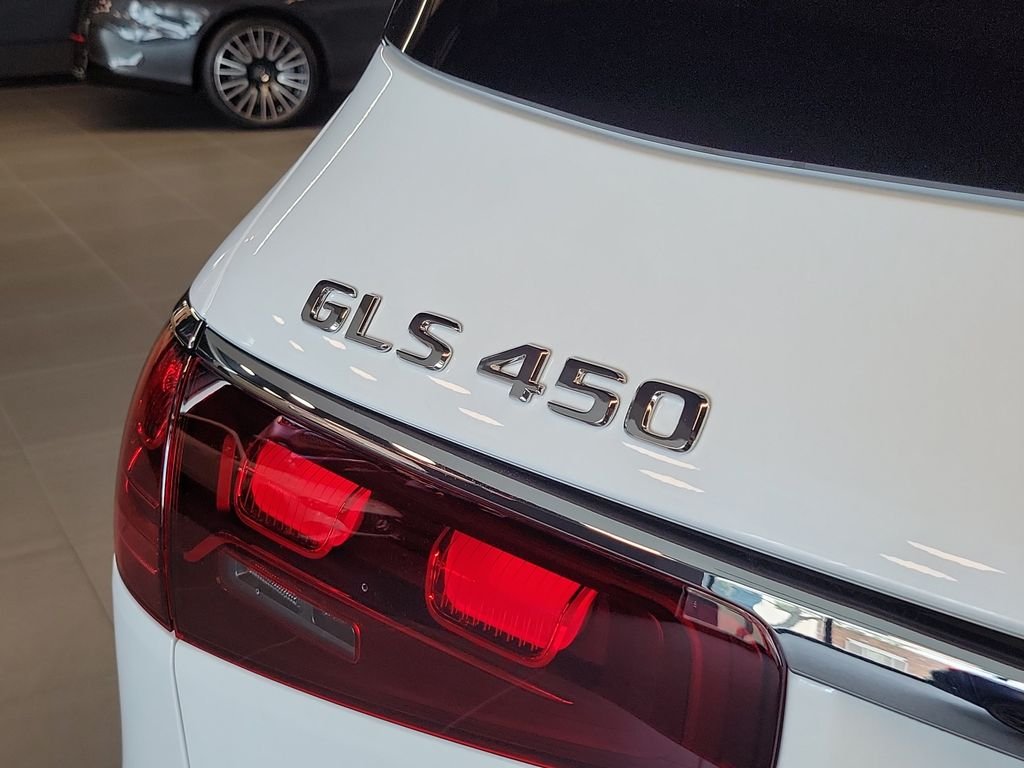 New 2026 MANUFAKTUR Moonlight White Metallic Mercedes-Benz GLS 450 image 9