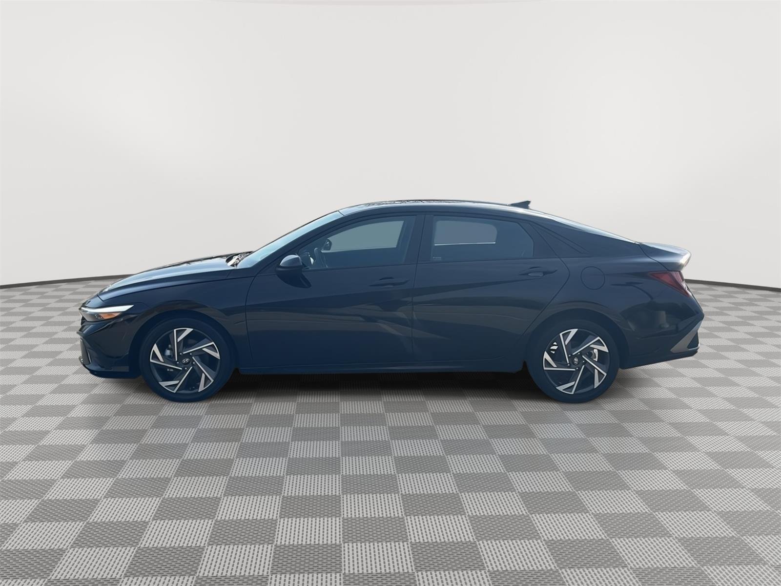 Used 2025 Abyss Black Hyundai SEL Sport image 10