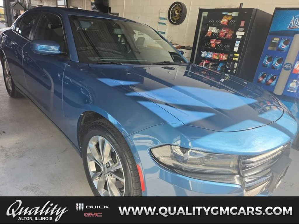 Used 2022 Frostbite Dodge SXT image 1