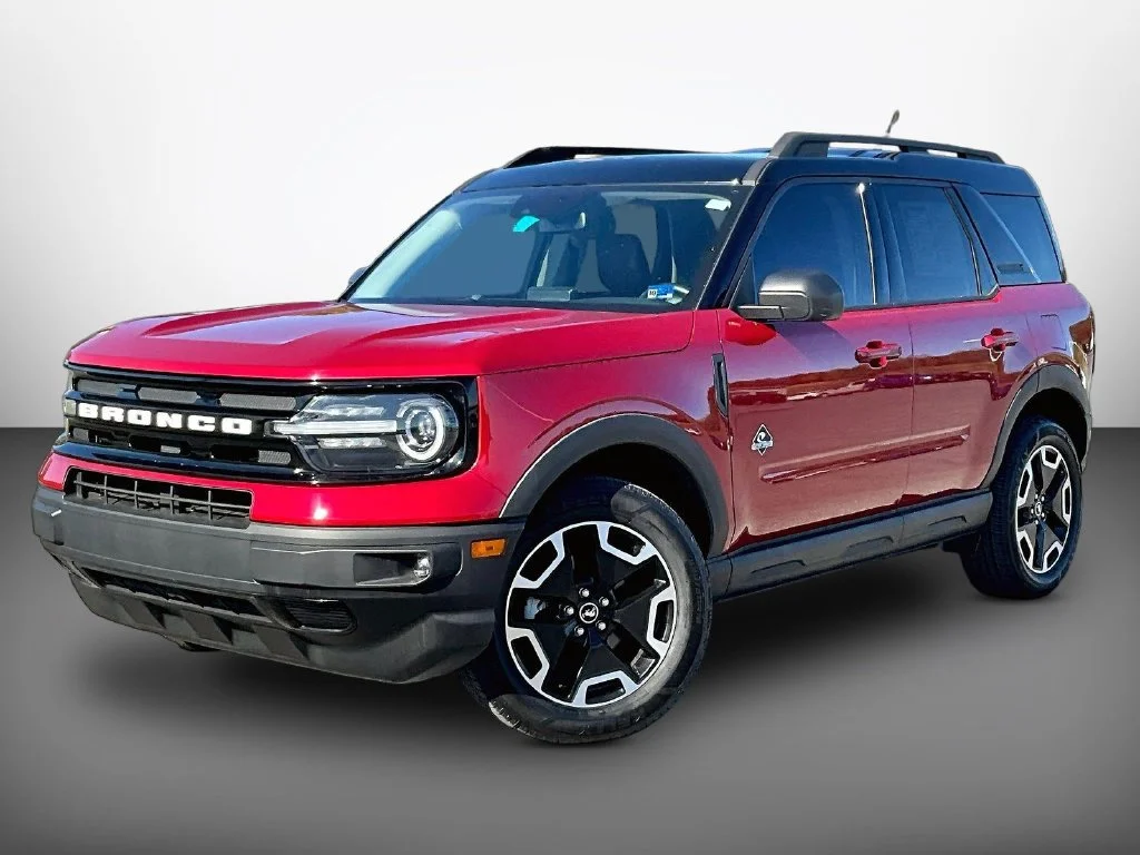 Certified Used 2021 Rapid Red Metallic Tinted Clearcoat Ford Outer Banks image 3