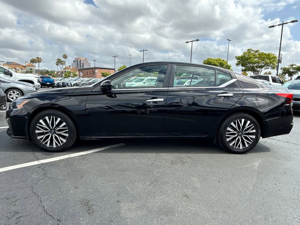 Used 2023 Black Nissan 2.5 SV image 7