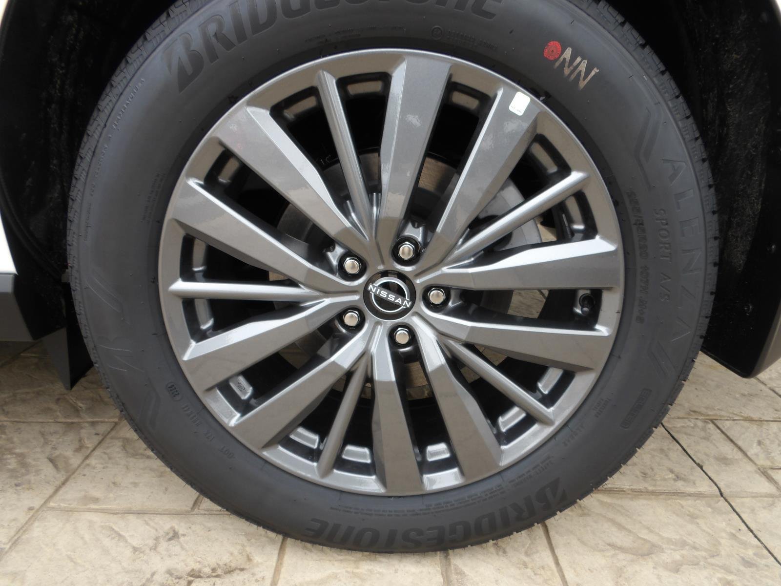 New 2026 Everest White Pearl TriCoat Nissan SL image 13