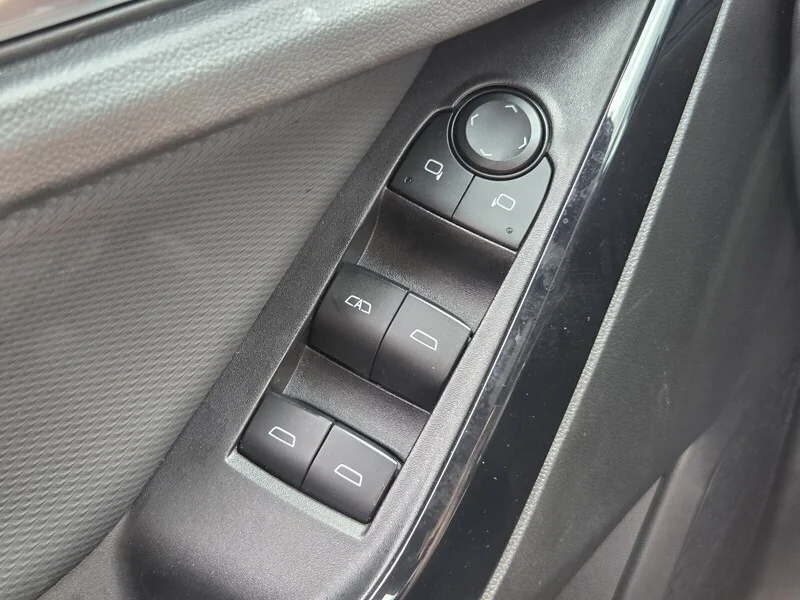 Used 2025 Summit White CHEVROLET FWD LT image 25