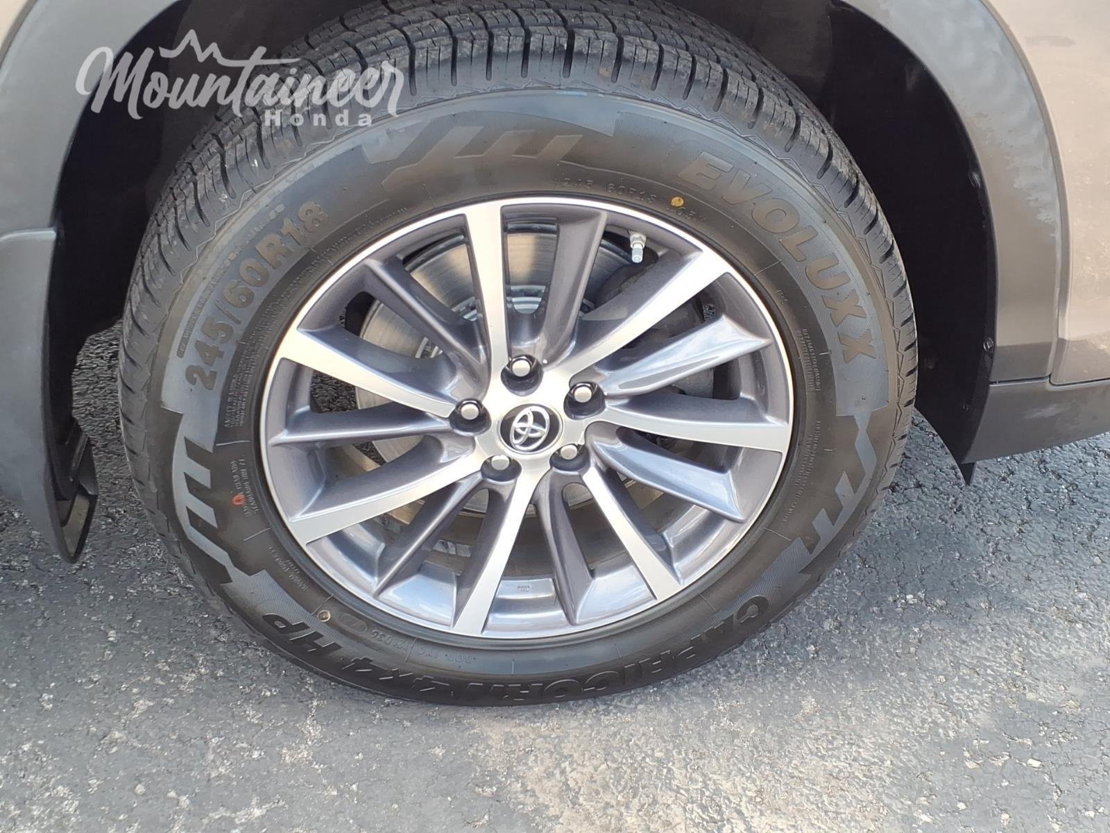 Used 2019 Predawn Gray Mica Toyota XLE image 9