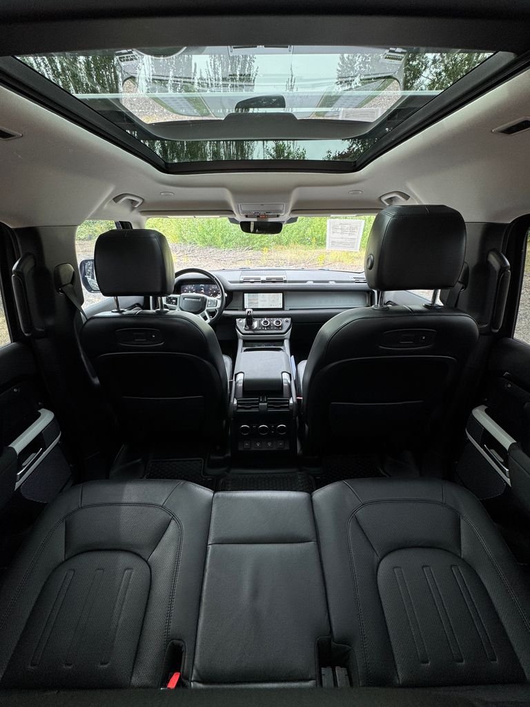 Used 2022 Santorini Black Metallic Land Rover SE image 13