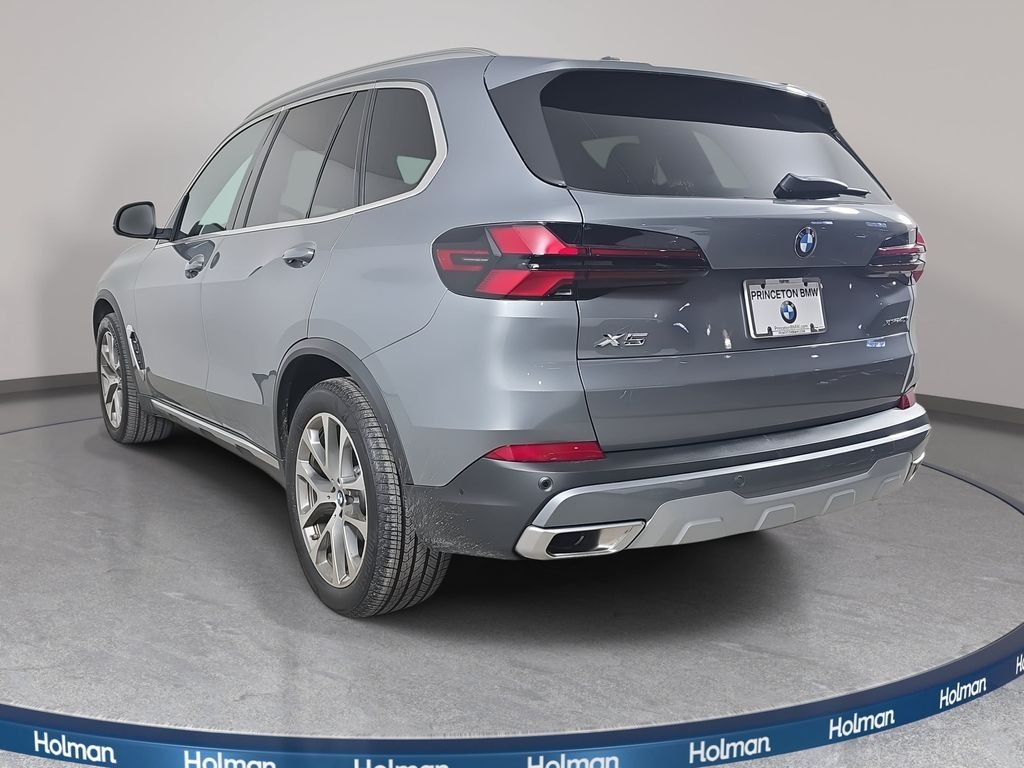 Used 2026 Skyscraper Grey Metallic BMW xDrive40i image 8